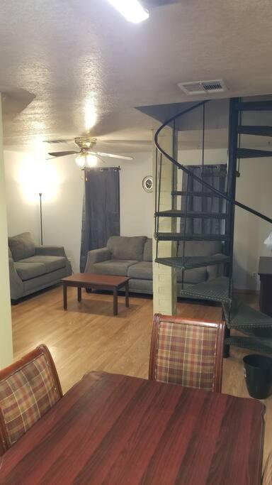 Hotel 5 Beds & 3 Baths Sleeps 11 Hotel Room Suite 102 Booking Stillwater Esterno foto